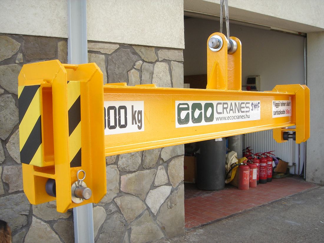 Eco-Cranes márkajelzésű acélszerkezet